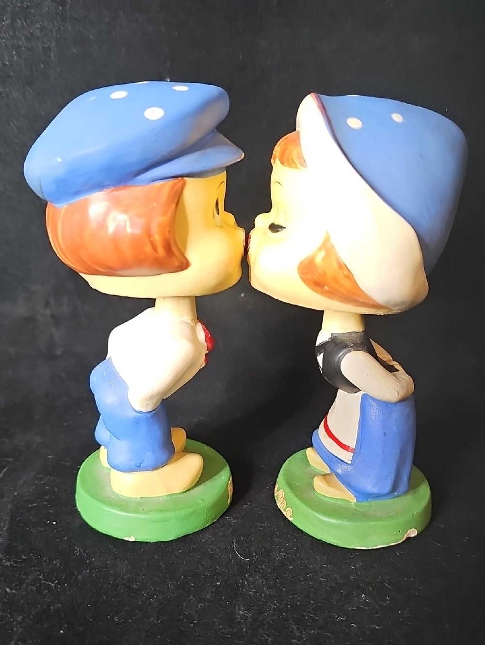Vintage Japan Kissing Bobblehead Figurine Set - Blue and White Characters - Picture 2 of 8